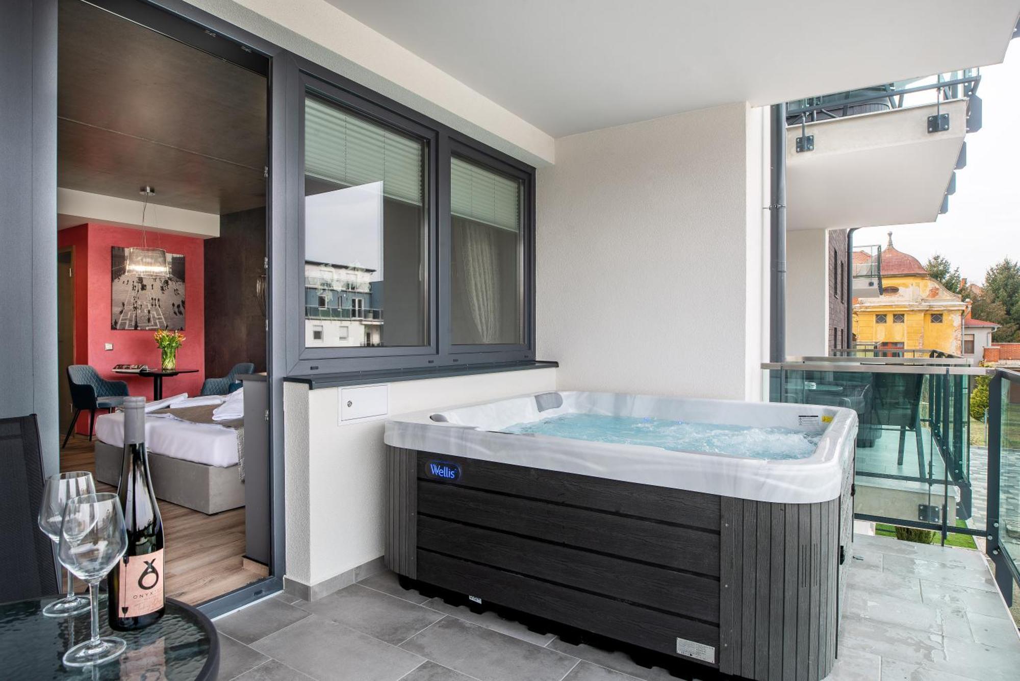 Onyx Luxury Aparthotel